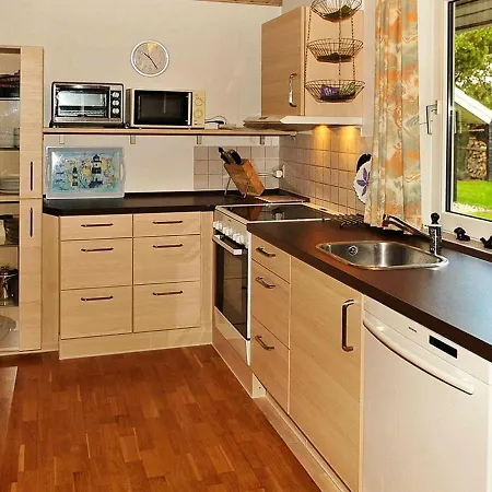 Three-bedroom Holiday In 44 Oksbøl